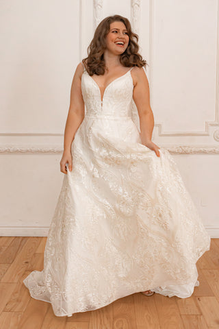 Plus Size Lace Wedding Dress Wakanda - Olivia Bottega