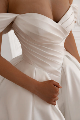 Basque Waist Wedding Gown Oceania - Olivia Bottega