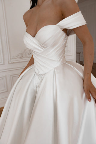 Basque Waist Wedding Gown Oceania - Olivia Bottega