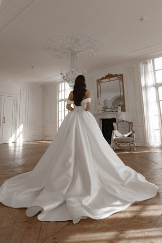 Basque Waist Wedding Gown Oceania - Olivia Bottega