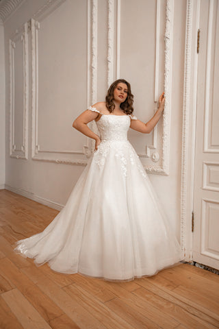 Plus Size Floral Lace Tulle Wedding Dress Yoki with Detachable Straps - Olivia Bottega