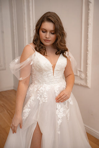 Plus Size Floral Lace Wedding Dress Altsoba - Olivia Bottega