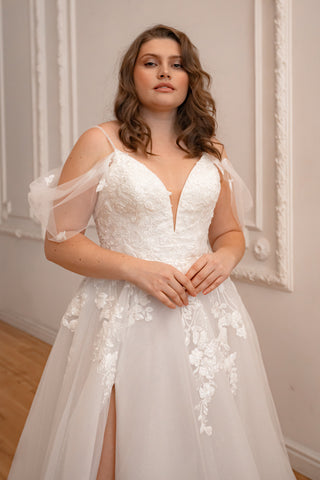 Plus Size Floral Lace Wedding Dress Altsoba - Olivia Bottega