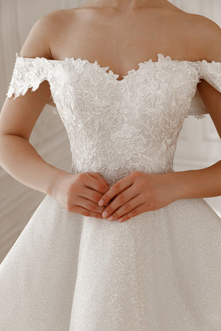 Short Lace Wedding Dress Aditi - Olivia Bottega