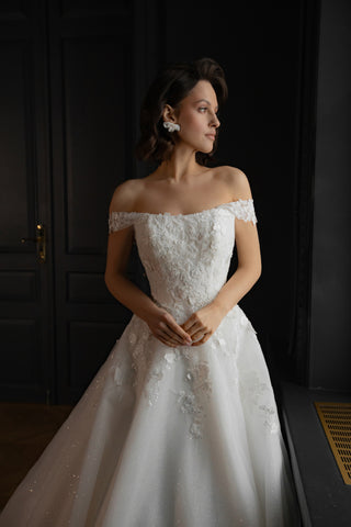 Floral Lace Tulle Wedding Dress Yoki with Detachable Straps - Olivia Bottega