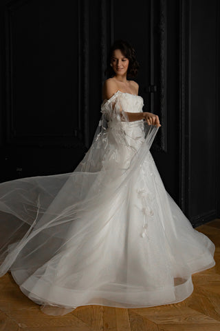 Floral Lace Wedding Dress Chyanne with Detachable Wings - Olivia Bottega