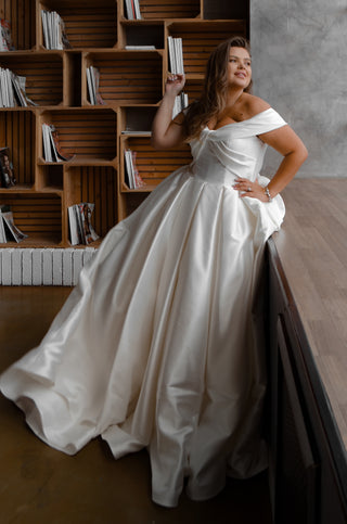 Plus Size Wedding Dress Seiliny - Olivia Bottega