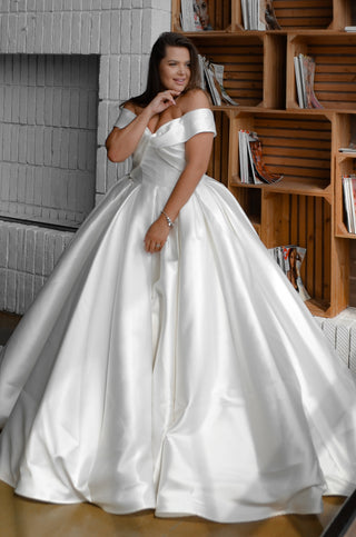 Plus Size Wedding Dress Seiliny - Olivia Bottega