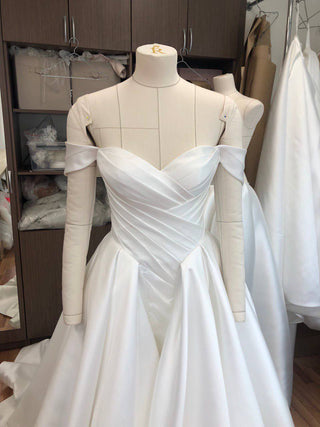 Basque Waist Wedding Gown Oceania - Olivia Bottega