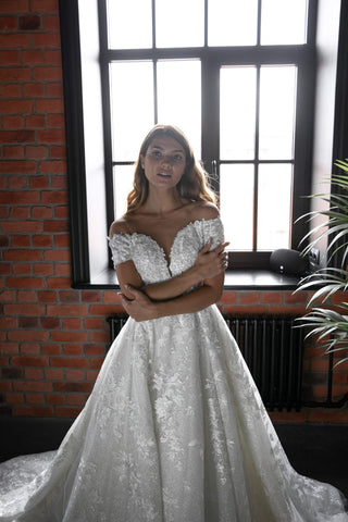 Lace off-the-shoulders wedding dress Airis - oliviabottega