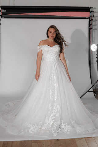 Lace Light ivory Wedding Dress Ivia - Olivia Bottega