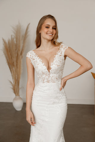 Light ivory Lace Mermaid Wedding Dress Airis - Olivia Bottega