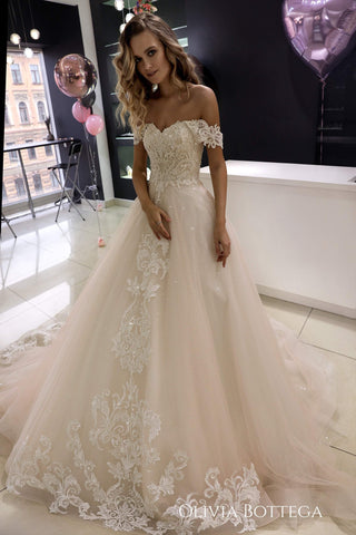 Lace off-the-shoulder wedding dress Ivia - oliviabottega